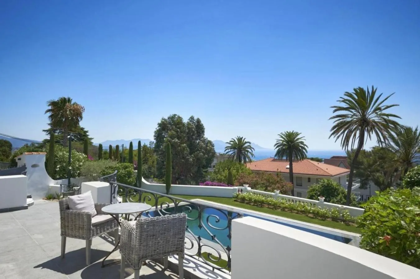 Villa With Panoramic Sea Views And Heated Pool In La Californie Cannes